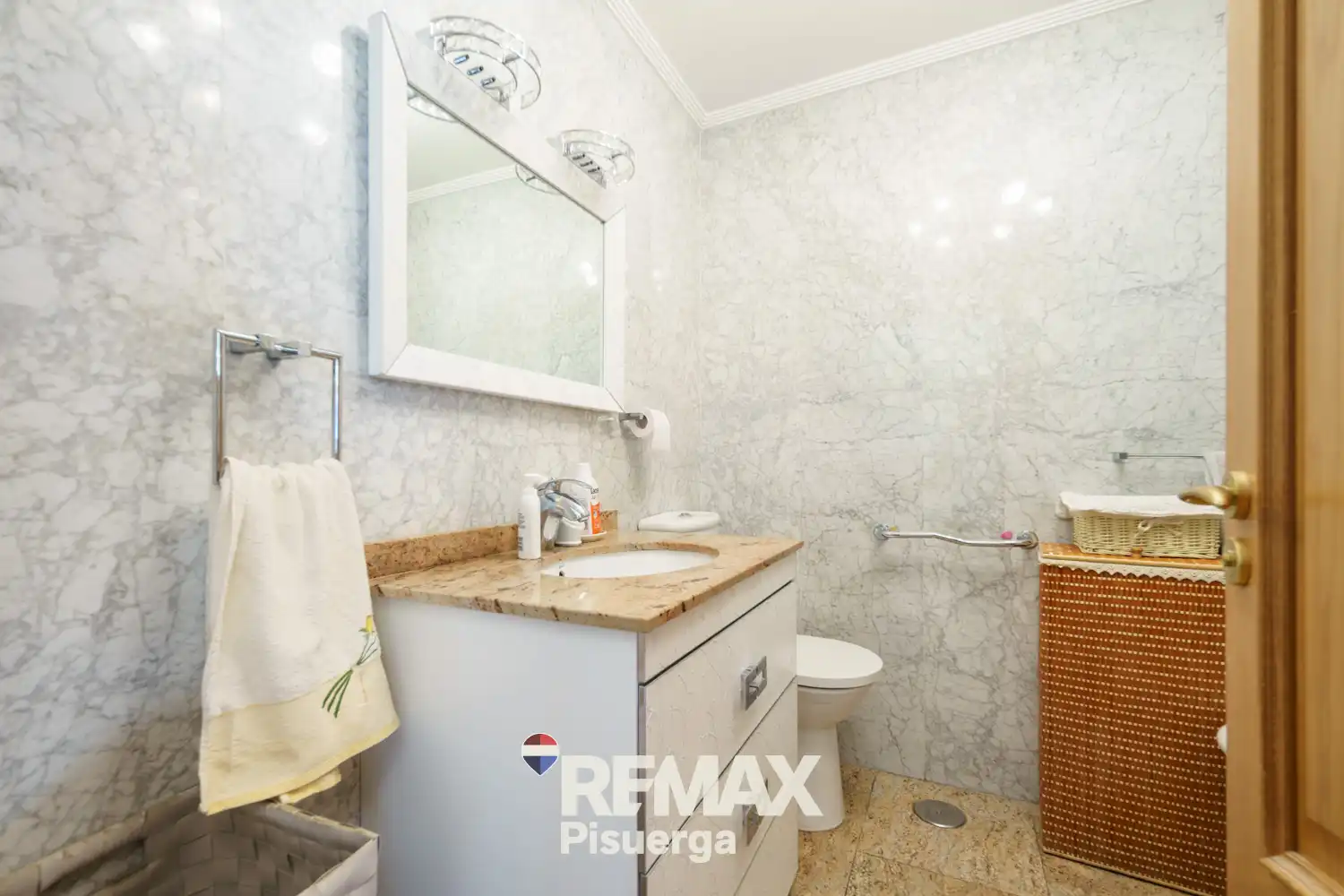 Baño de Casa o chalet en venta en Laguna de Duero con Aire acondicionado, Calefacción y Jardín privado