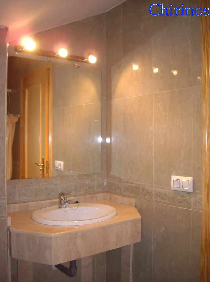 Baño de Ático de alquiler en Córdoba con Aire acondicionado, Terraza y Horno