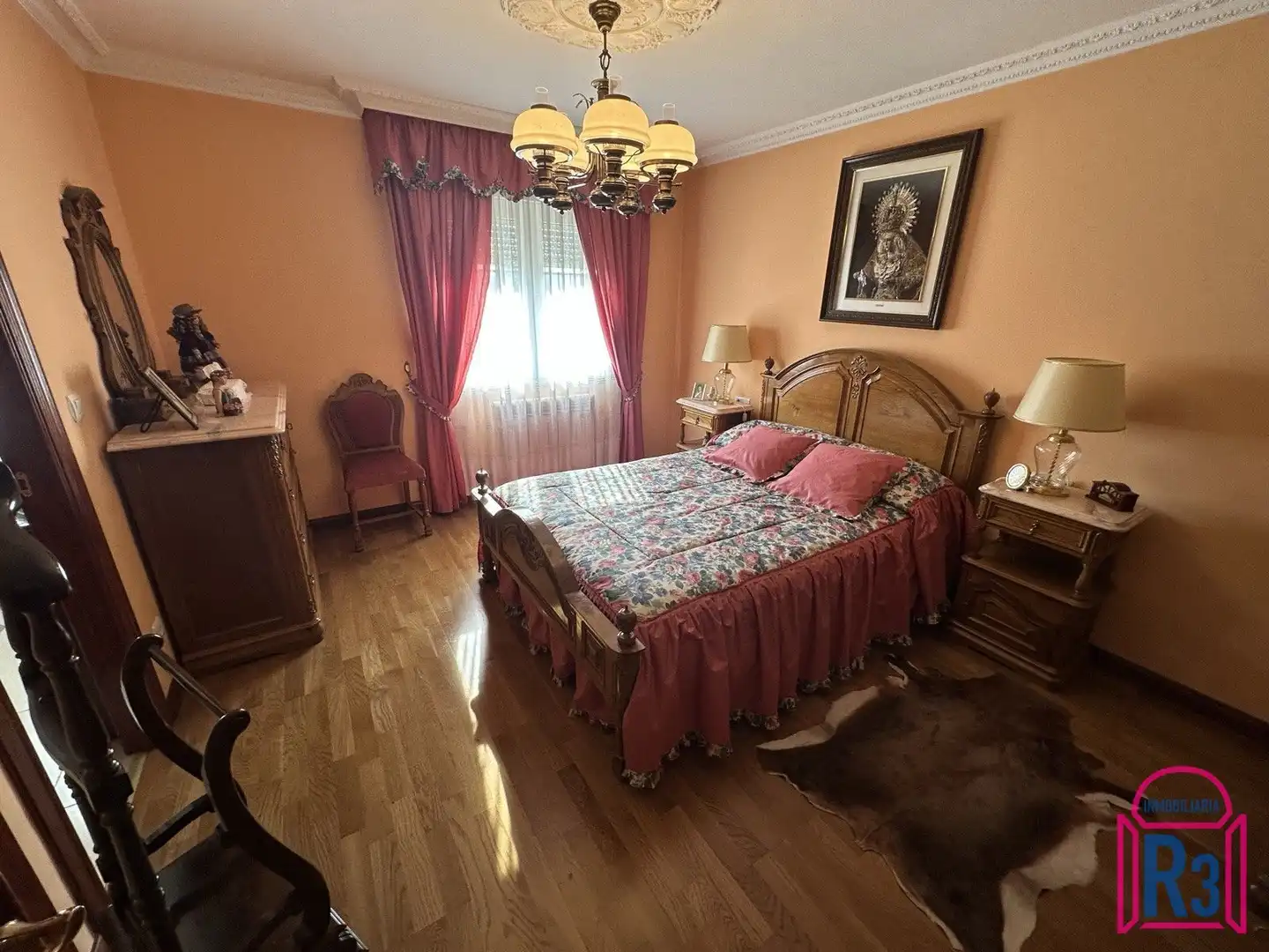 Dormitori de Casa adosada en venda en San Andrés del Rabanedo amb Calefacció, Terrassa i Moblat