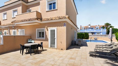 Foto 4 de Casa adosada en venta en Calle Cabo San Vicente, 4 , Lomas de Cabo Roig - Los Dolses, Orihuela