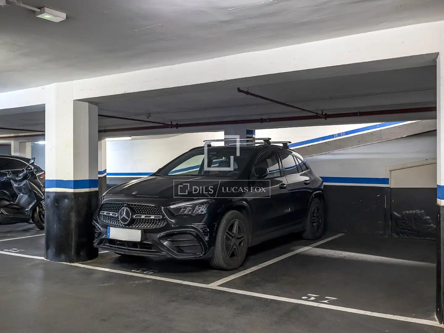 Parking of Flat for sale in Barcelona  with Air Conditioner, Heating and Parquet flooring