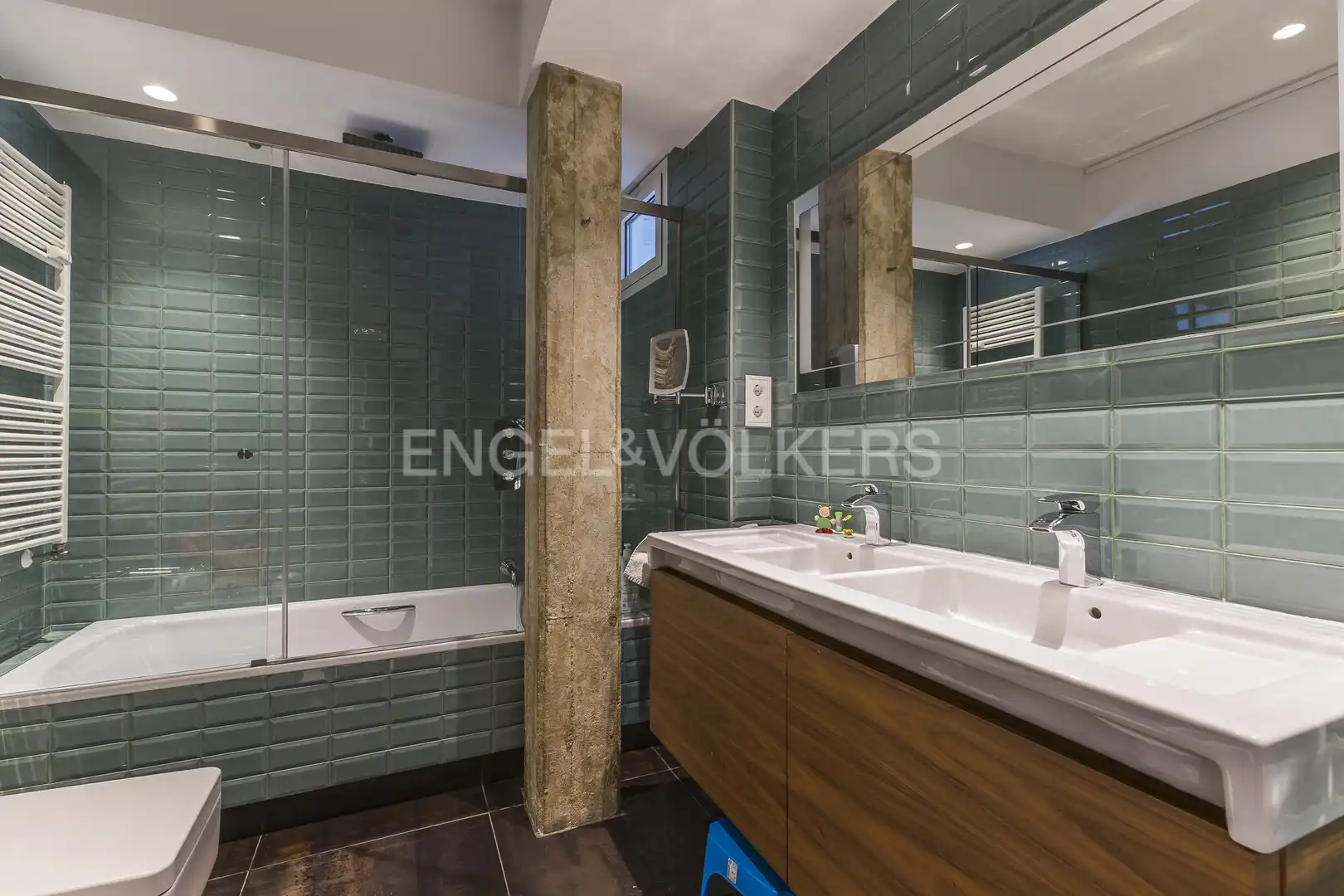 Badezimmer von Dachboden zum Verkauf in Madrid mit Klimaanlage, Heizung und Terrasse