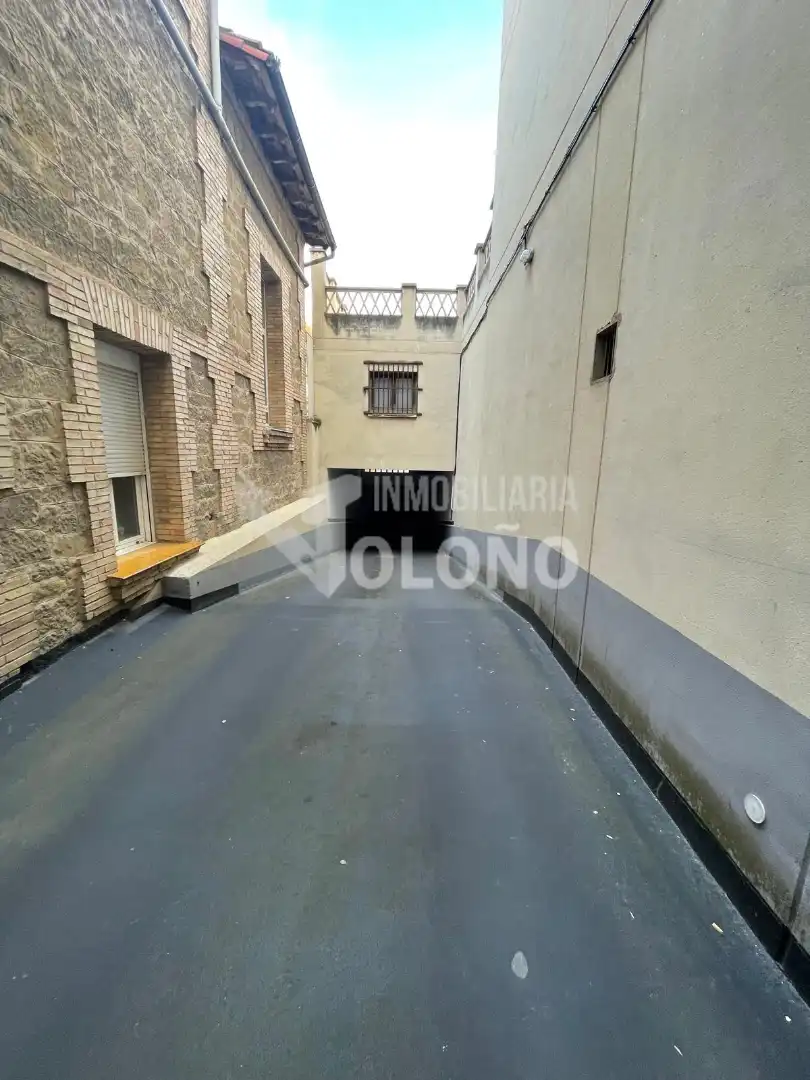 Parkplatz von Garage zum Verkauf in Haro