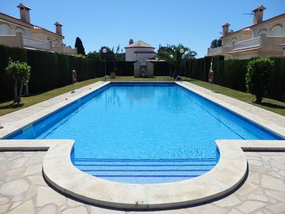 Piscina de Casa adosada en venda en Mont-roig del Camp amb Aire condicionat, Calefacció i Jardí privat