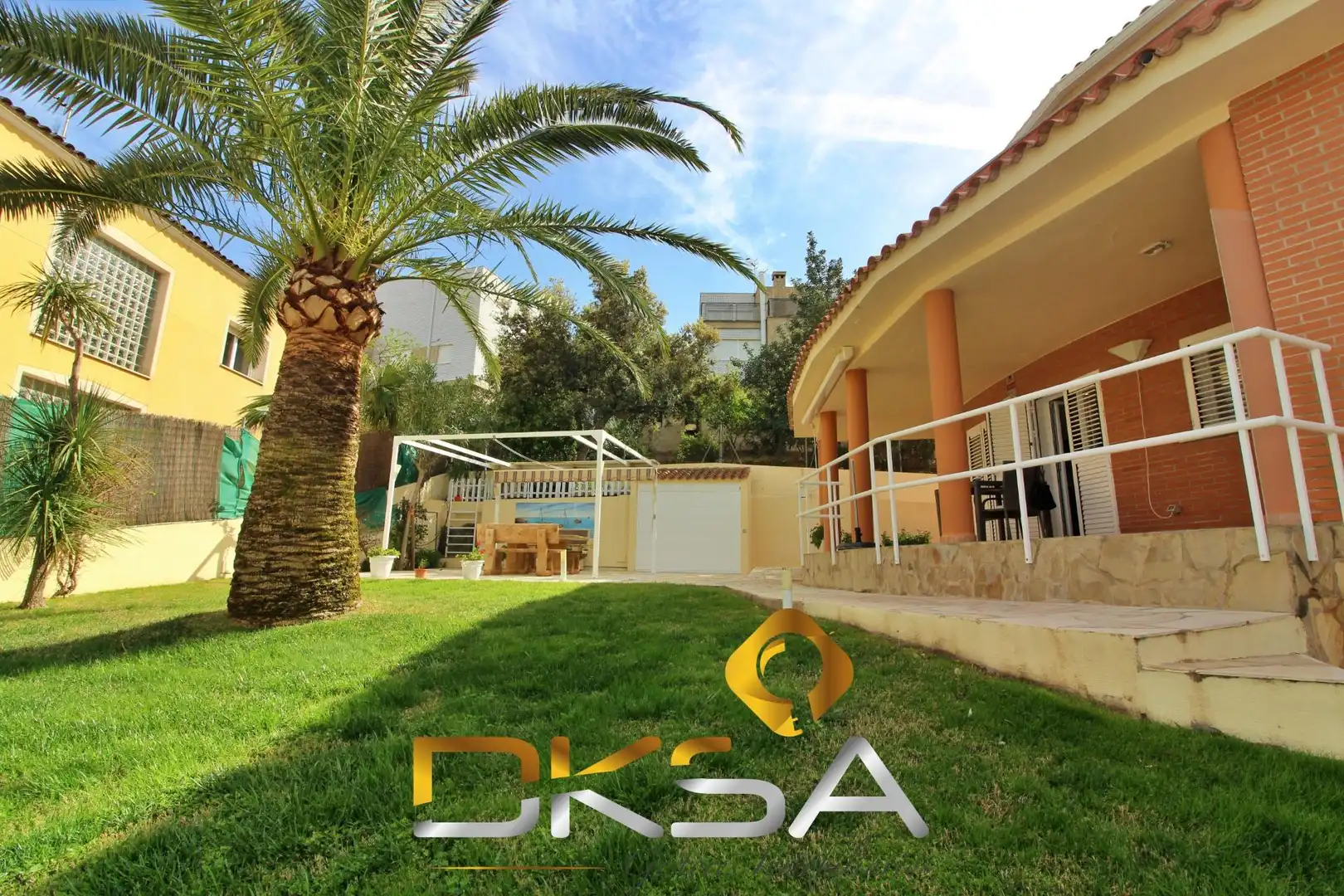 Vista exterior de Casa o xalet en venda en Oropesa del Mar / Orpesa amb Aire condicionat, Jardí privat i Terrassa