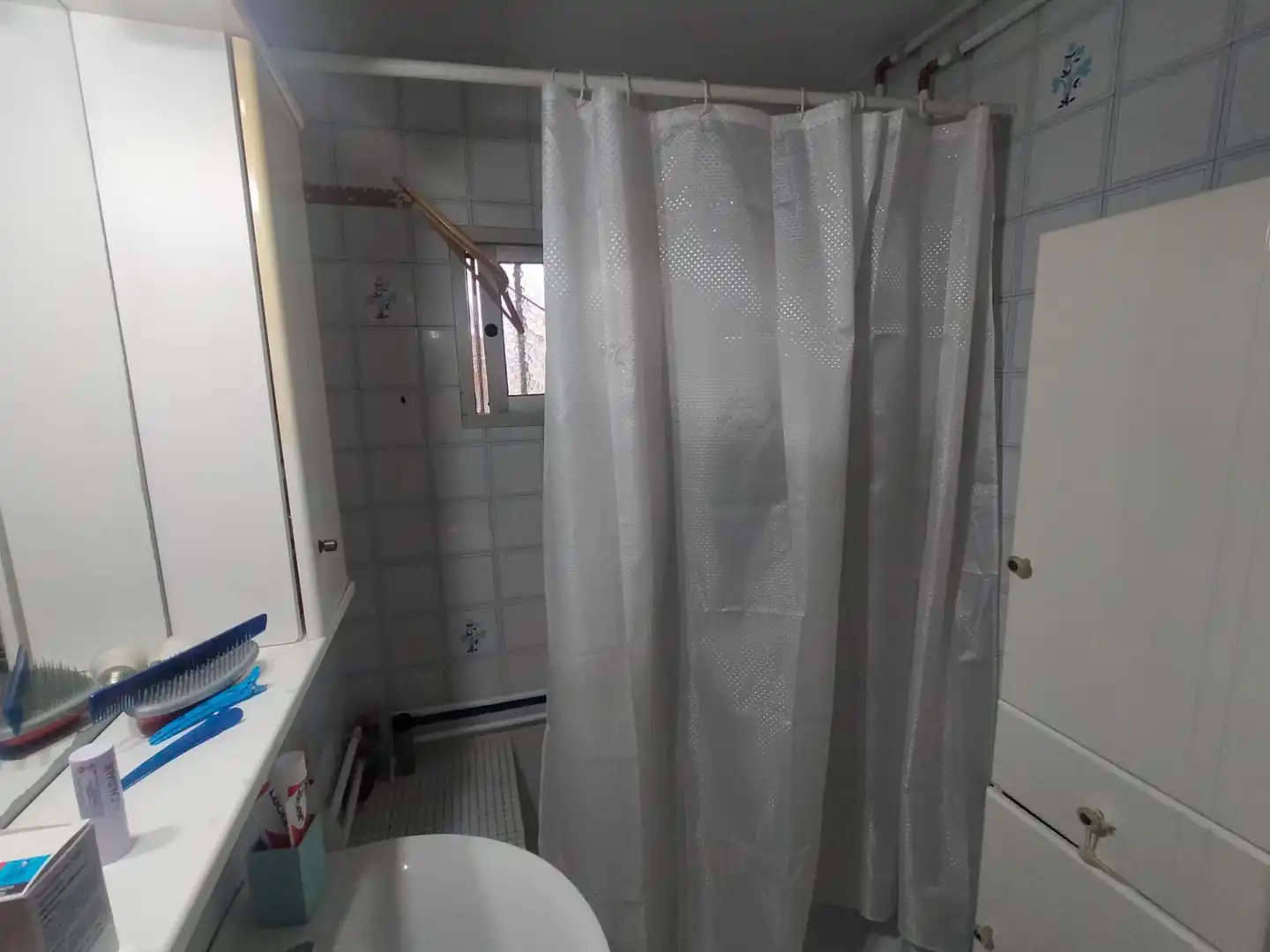 Badezimmer von Dachboden zum Verkauf in La Línea de la Concepción mit Terrasse und Abstellraum