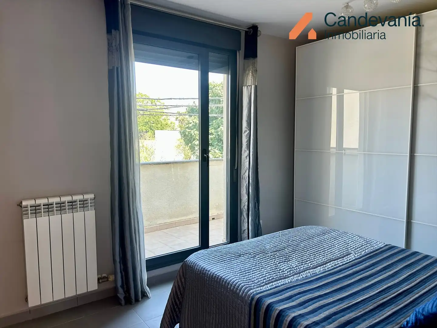 Dormitori de Casa adosada en venda en San Mateo de Gállego amb Aire condicionat, Calefacció i Jardí privat