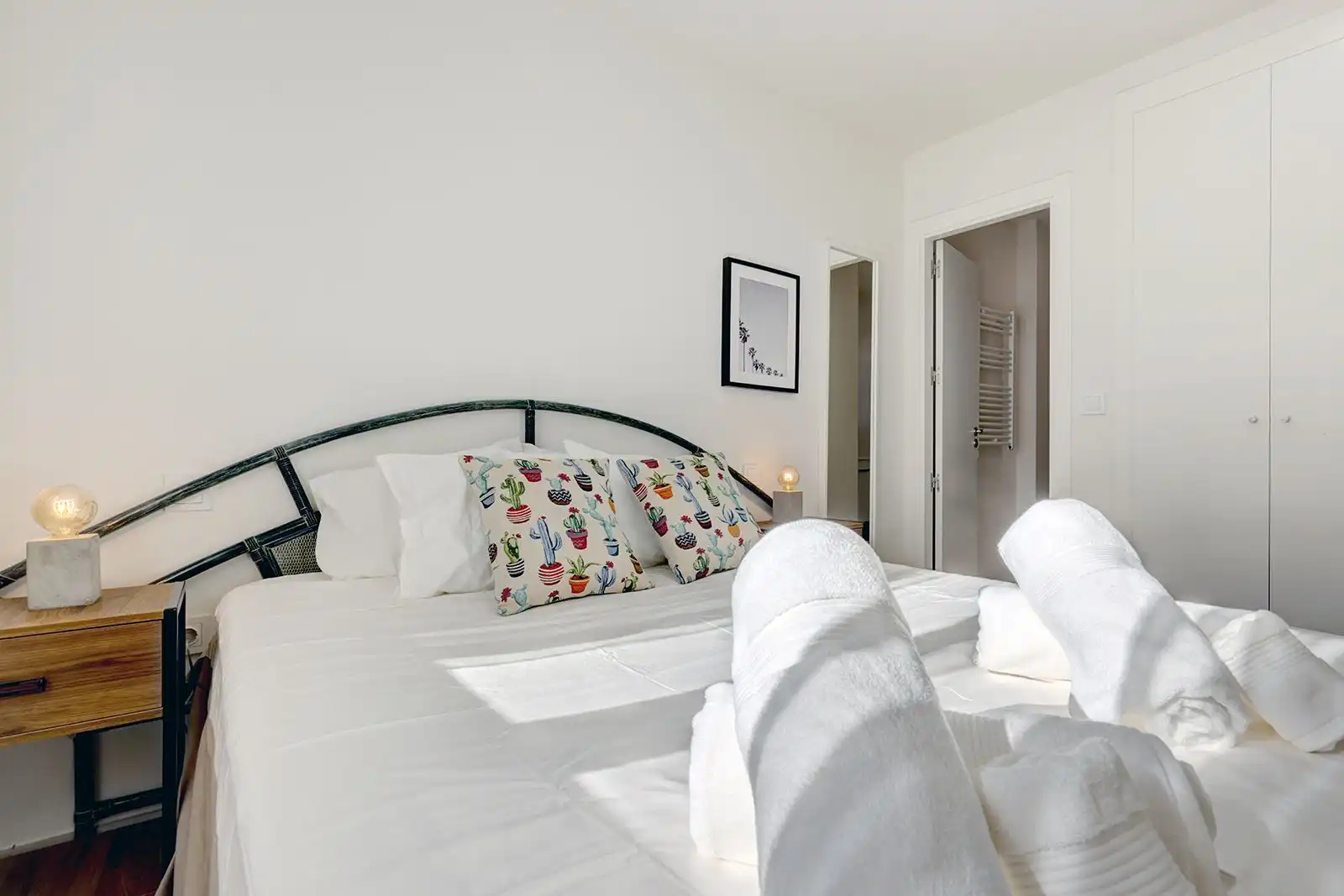 Dormitori de Apartament de lloguer en Estepona amb Aire condicionat, Terrassa i Piscina