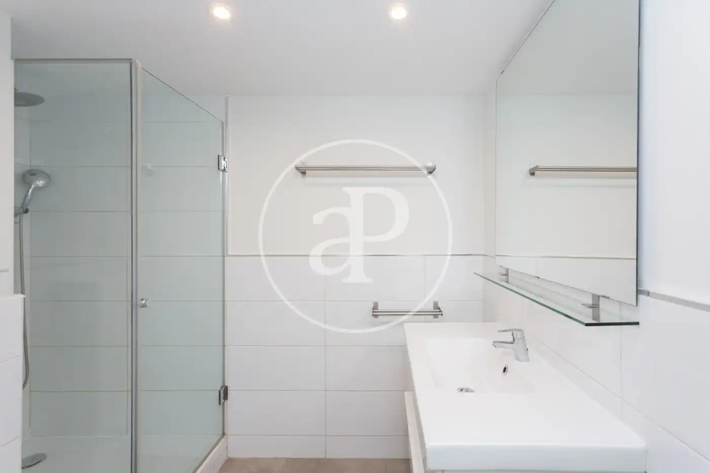 Badezimmer von Wohnung zur Miete in Madrid mit Klimaanlage, Heizung und Terrasse