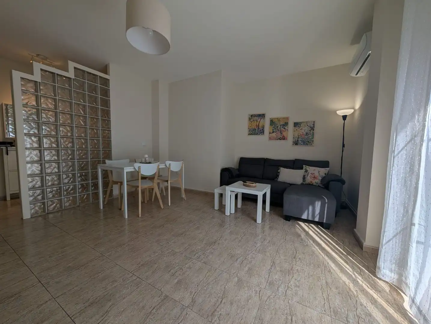 Sala de estar de Piso de alquiler en Huelva con Aire acondicionado
