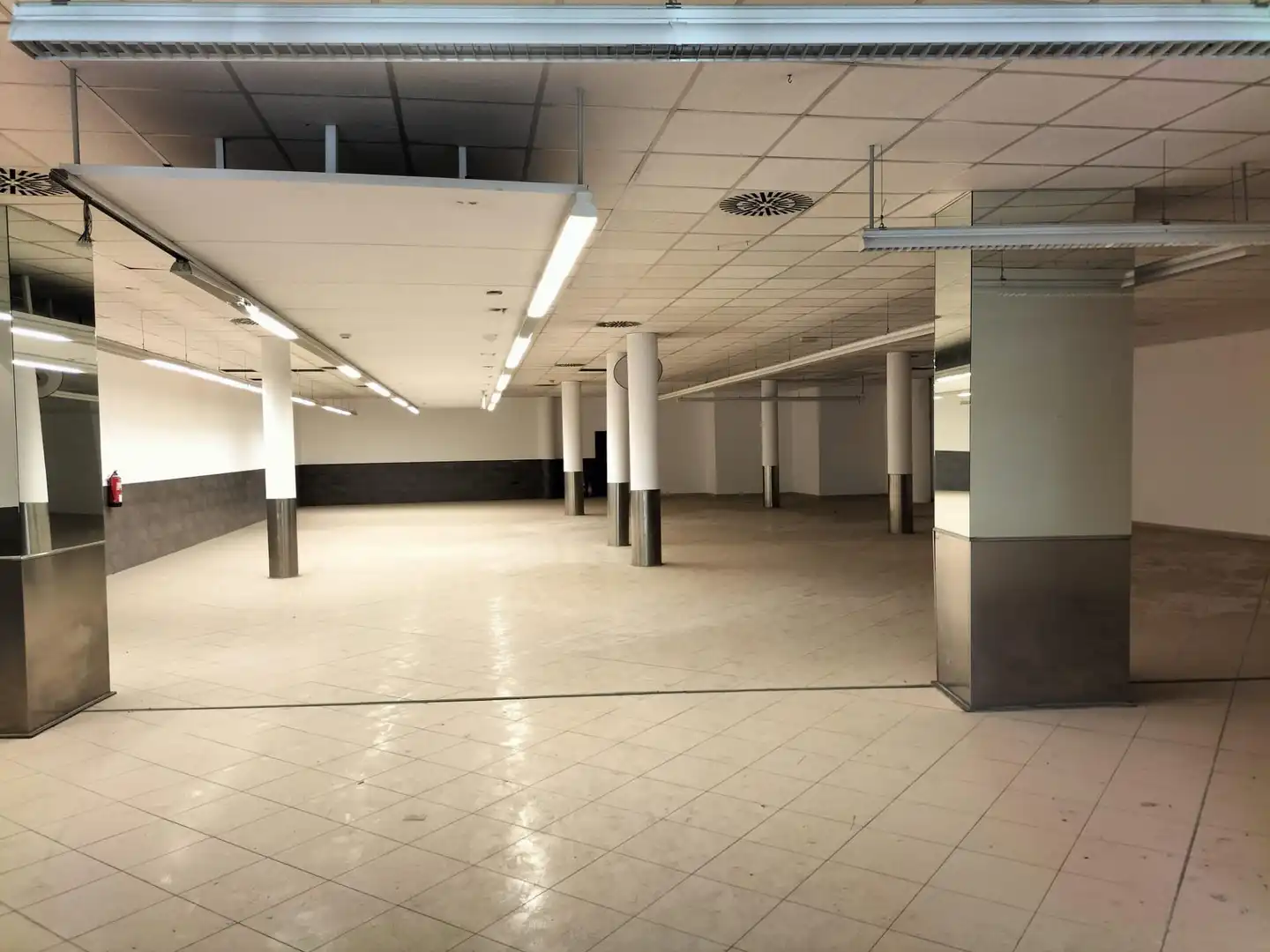 Local comercial de lloguer a Sur, imagen 5