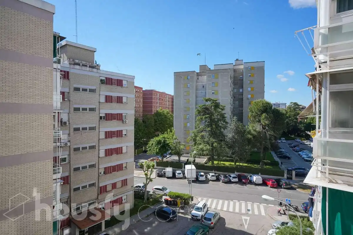 Vista exterior de Piso en venta en Madrid con Calefacción, Terraza y Trastero