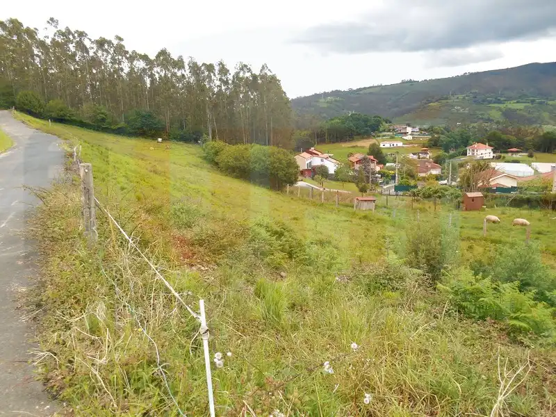 Wohnbaugrundstück zum Verkauf in Las Regueras