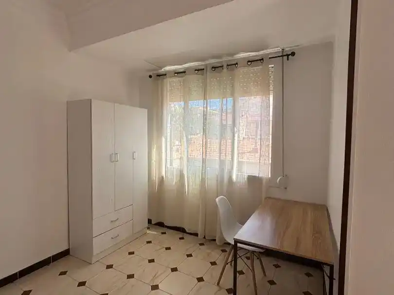 Habitación de Piso para compartir en Plaza de Toros - Avenida Chapí - Trinquete  