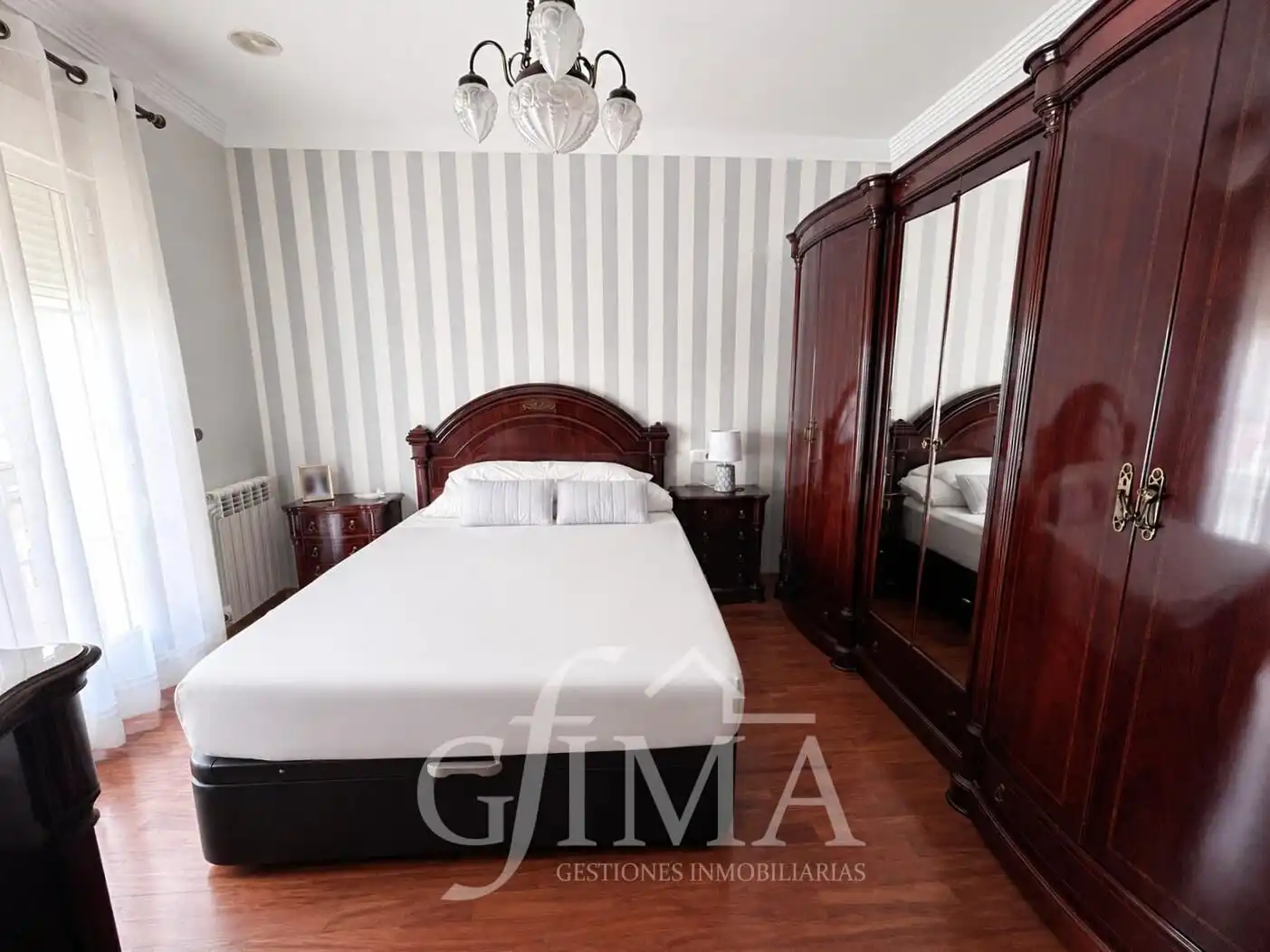 Habitación de Casa adosada en venta en Tomelloso con Calefacción, Trastero y Amueblado
