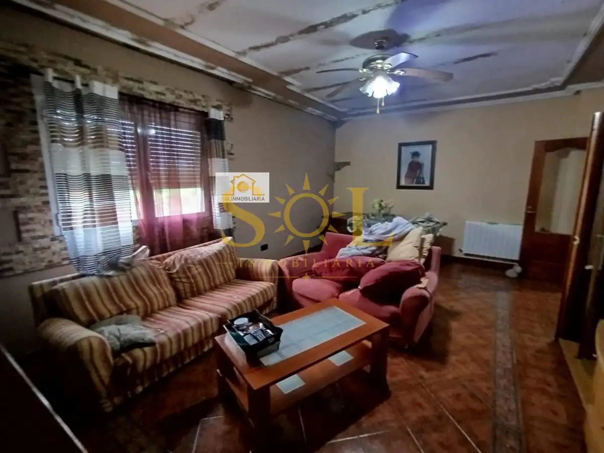 Sala de estar de Casa o chalet en venta en Quintana del Marco con Calefacción y Parquet