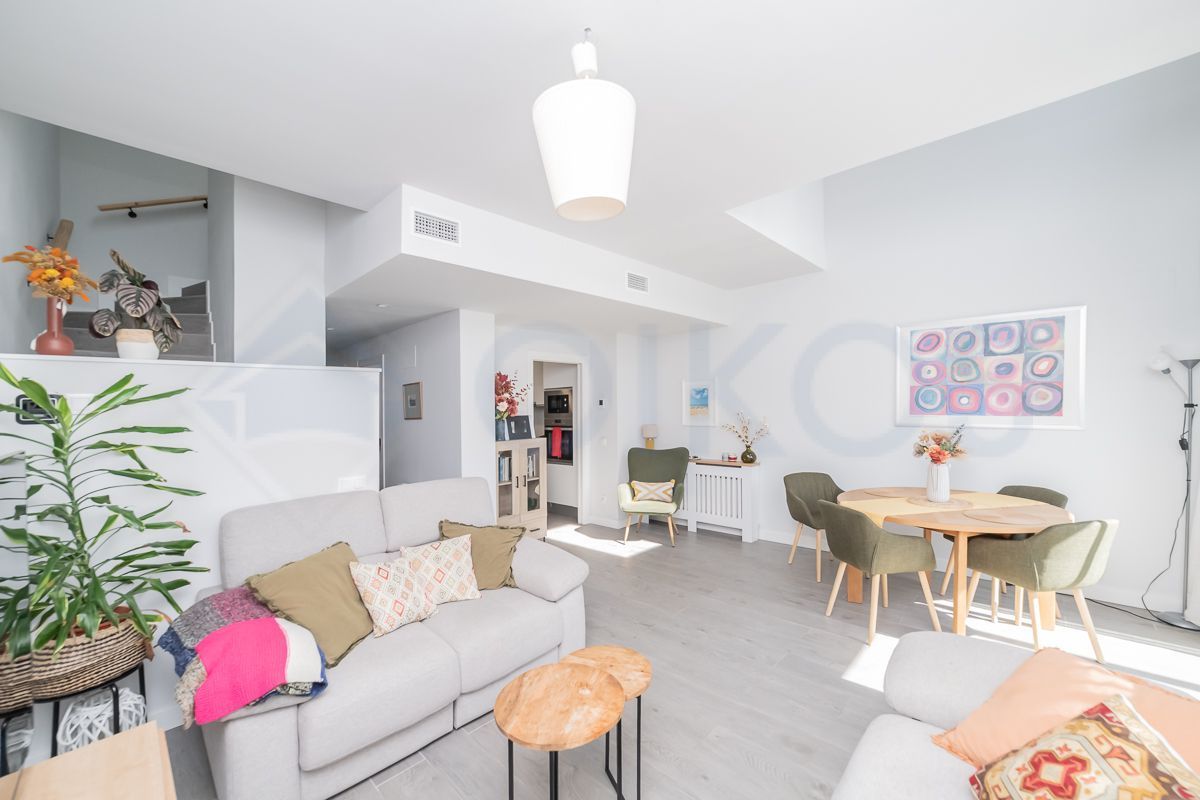 Sala d'estar de Casa adosada en venda en Alcorcón amb Aire condicionat, Calefacció i Traster