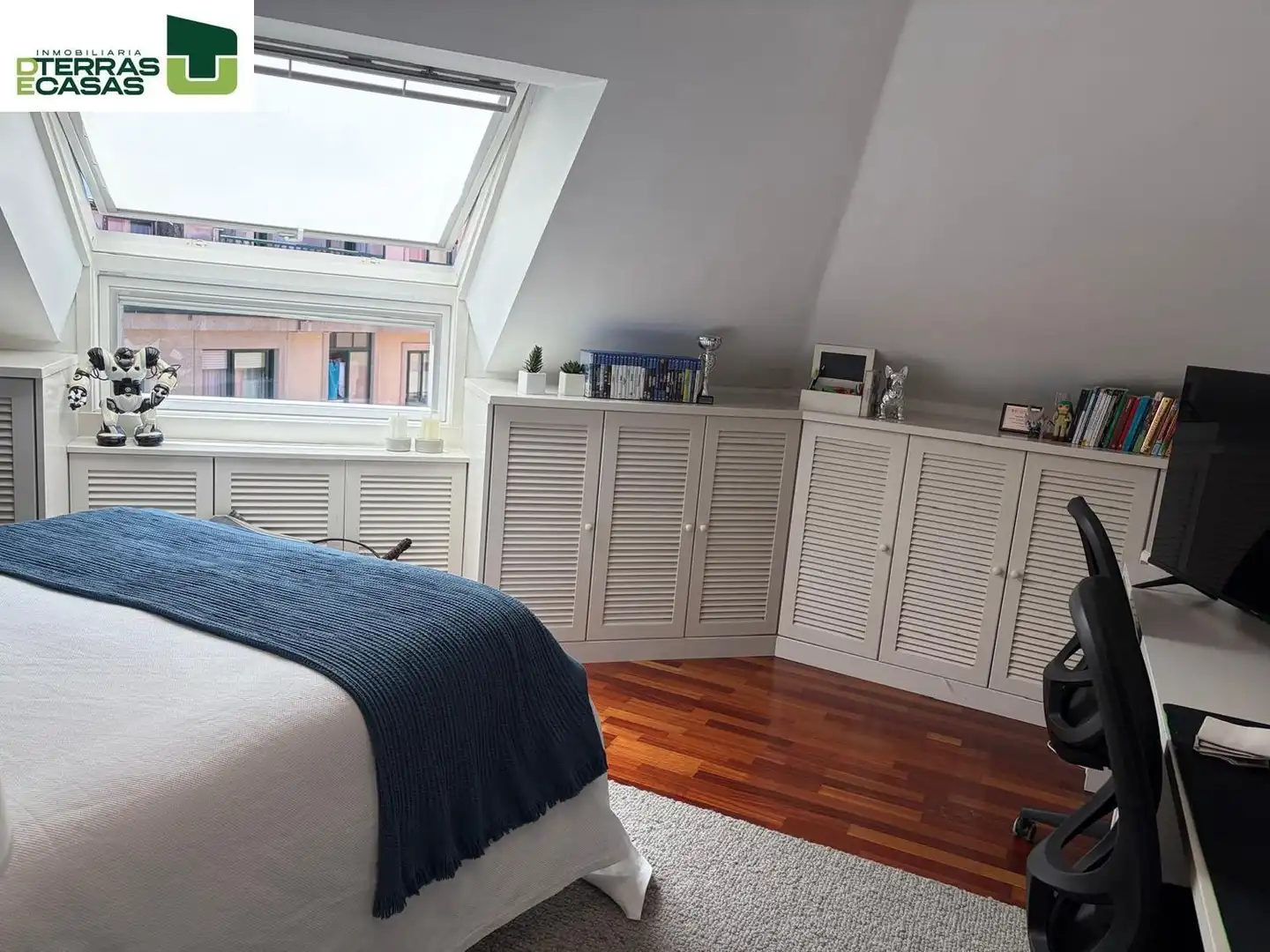 Habitación de Ático en venta en Pontevedra Capital  con Calefacción, Terraza y Trastero