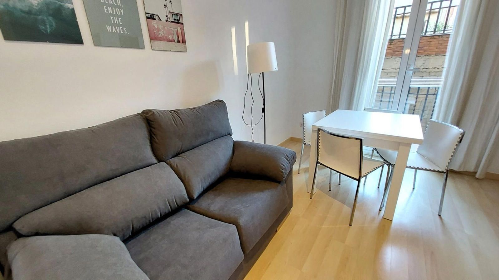 Living room of Flat to rent in  Barcelona Capital  with Air Conditioner, Heating and Parquet flooring