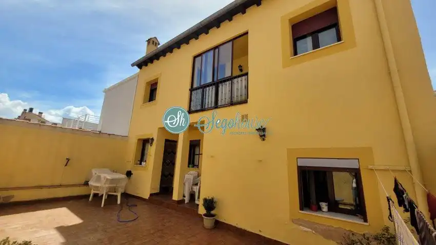 Exterior view of Houses for sale in Segovia Capital  with Heating, Parquet flooring and Terrace