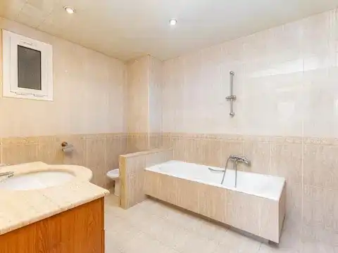 Flat with lift for sale in Carrer d'Ogassa, imagen 24