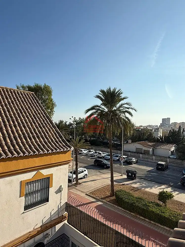 Vista exterior de Casa o xalet en venda en Vélez-Málaga amb Terrassa, Piscina i Forn