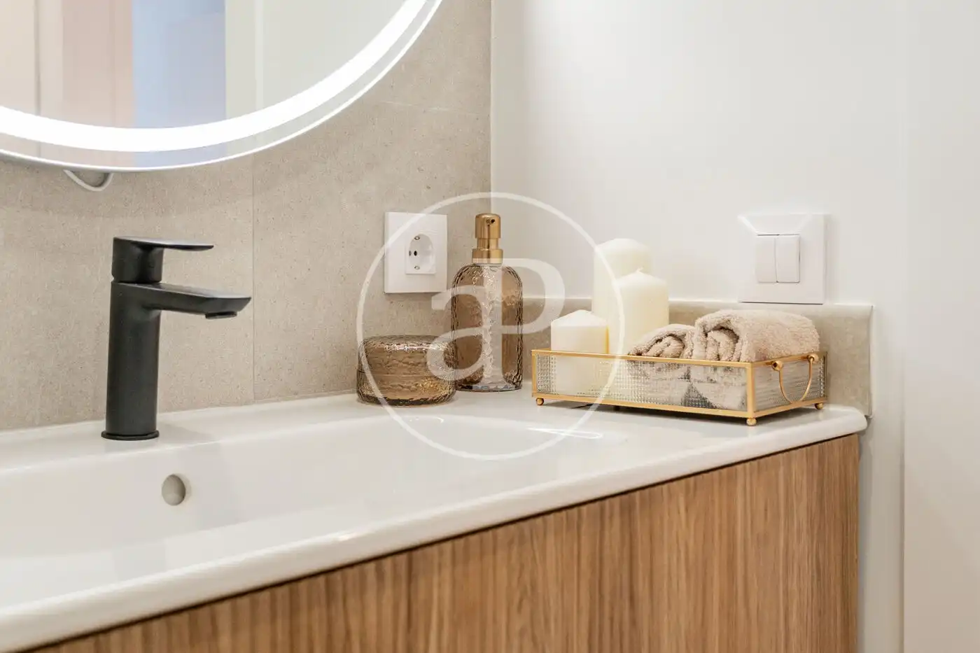 Bathroom of Flat for sale in Madrid  with Air Conditioner, Heating and Terrace
