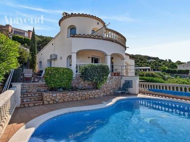 Villa con piscina in vendita a Belgica