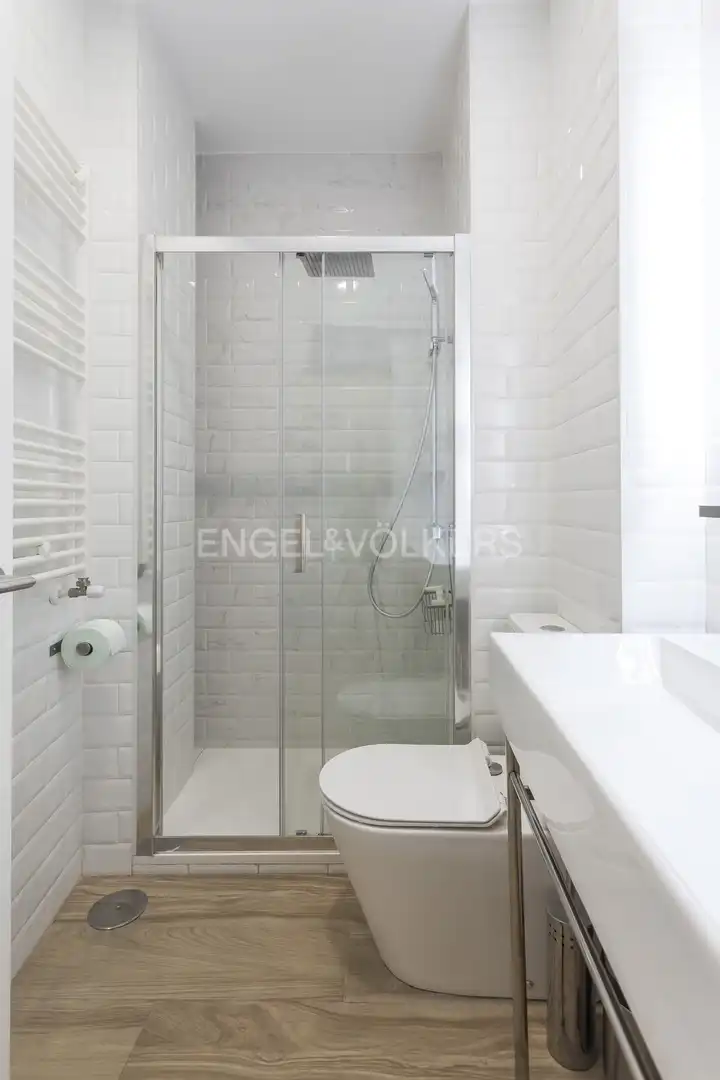 Baño de Apartamento de alquiler en Madrid con Aire acondicionado, Calefacción y Amueblado