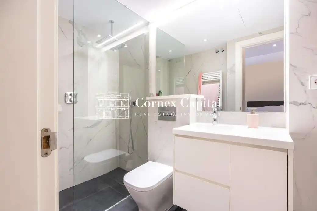 Baño de Piso en venta en Barcelona con Aire acondicionado, Calefacción y Terraza
