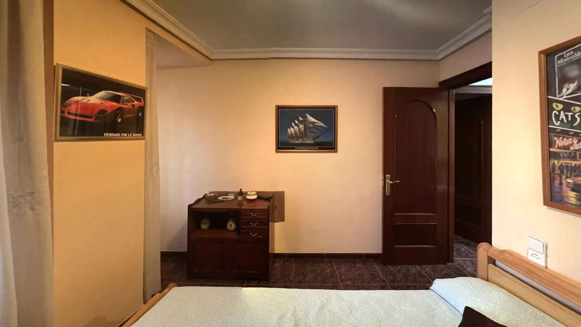 Habitación de Casa adosada en venta en Utiel con Calefacción, Amueblado y Balcón