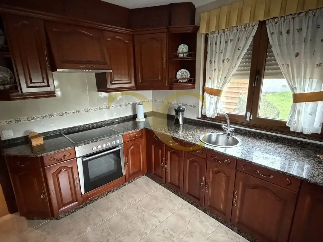 Cuina de Casa o xalet en venda en Navia amb Calefacció, Jardí privat i Traster