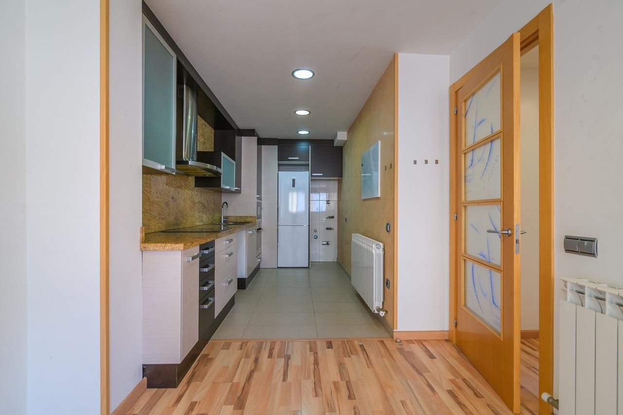 Kitchen of Flat for sale in Manresa  with Heating and Parquet flooring