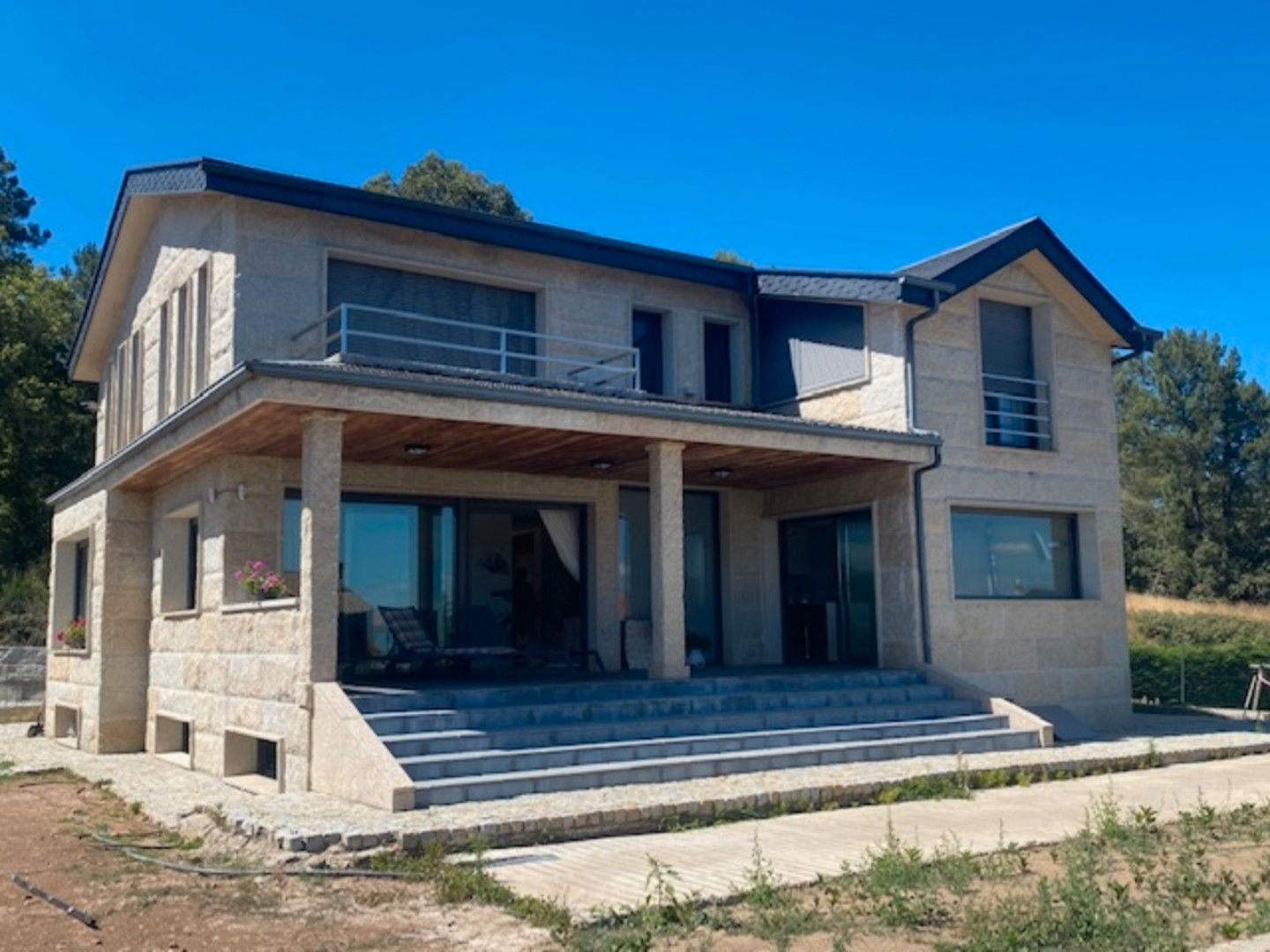 Vista exterior de Casa o xalet en venda en Toén amb Jardí privat
