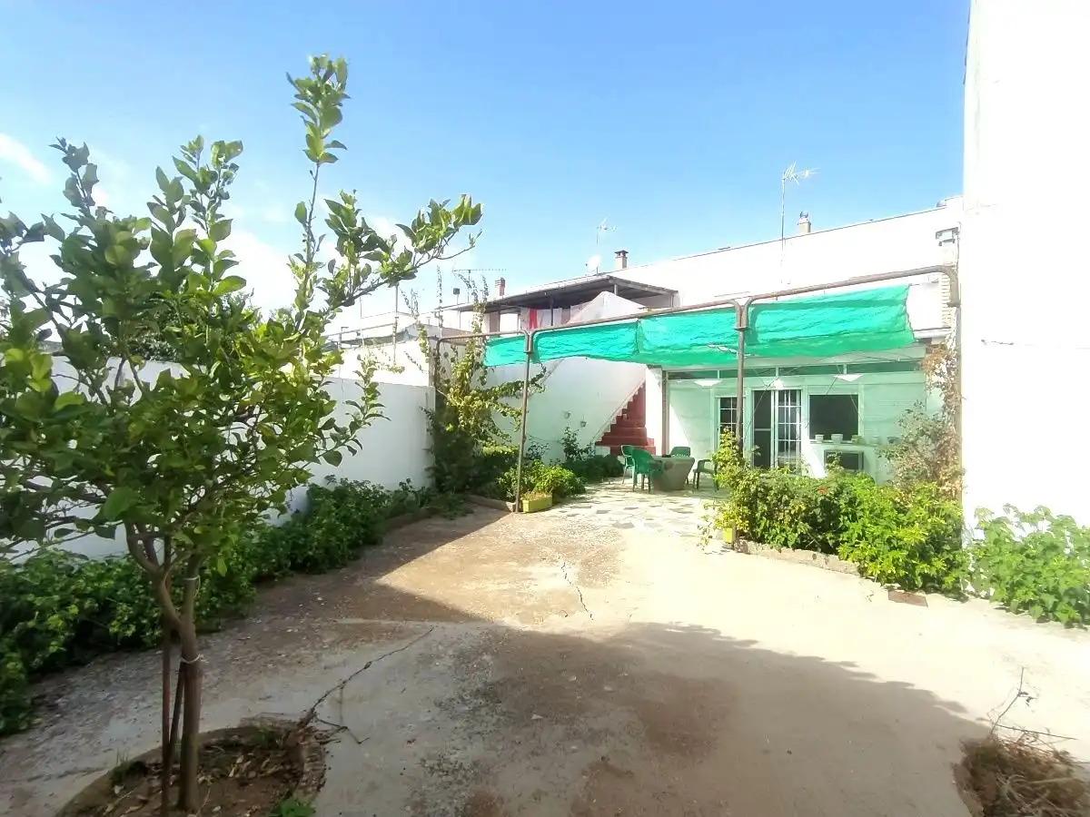 Garden of Industrial buildings for sale in Guareña