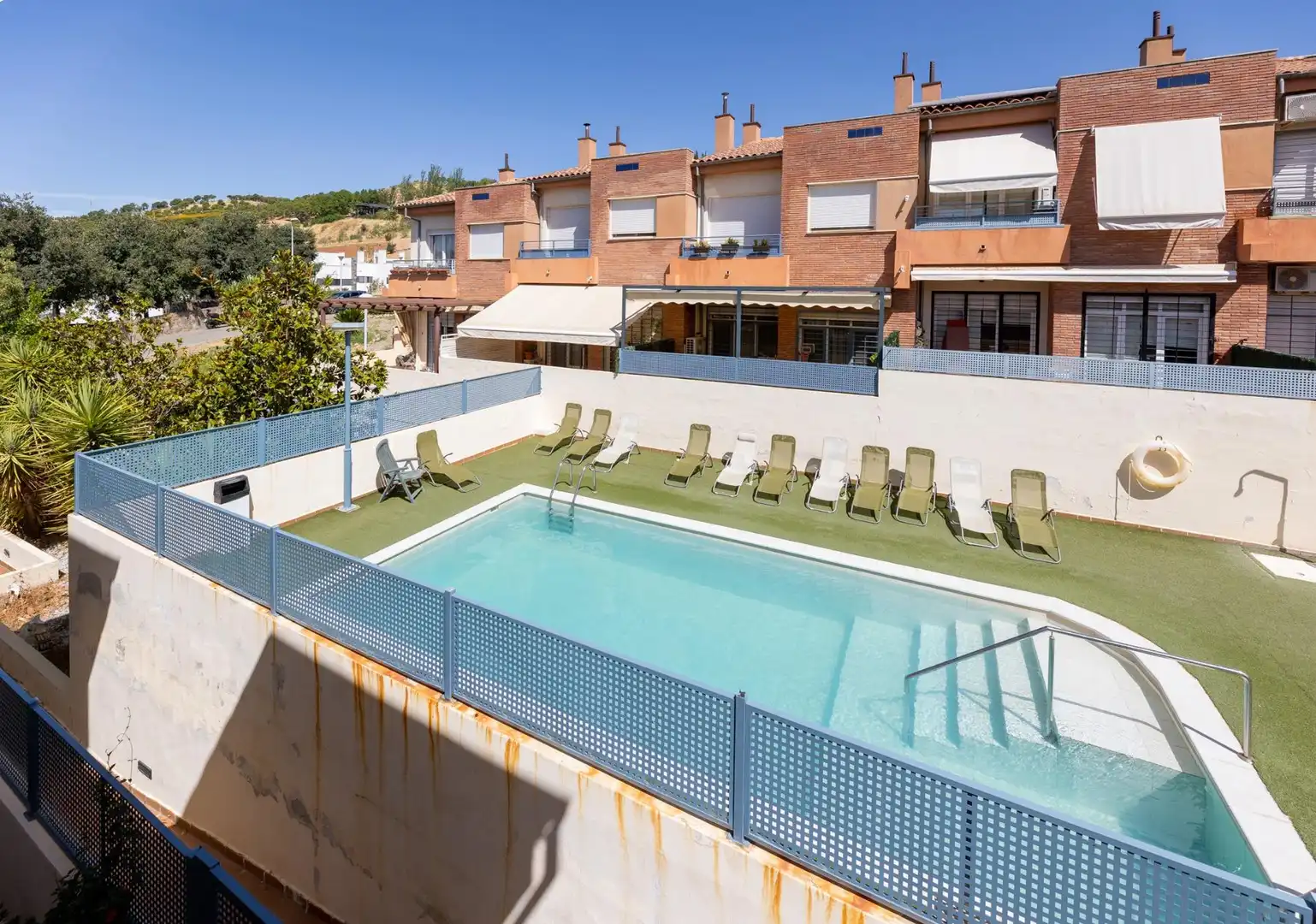 Piscina de Casa adosada en venda en Granada amb Aire condicionat, Calefacció i Piscina comunitària