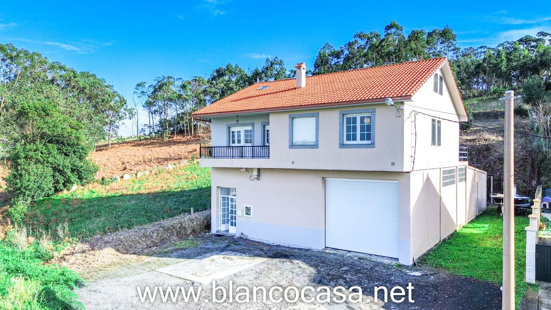 Vista exterior de Casa o xalet en venda en Malpica de Bergantiños amb Terrassa, Traster i Moblat
