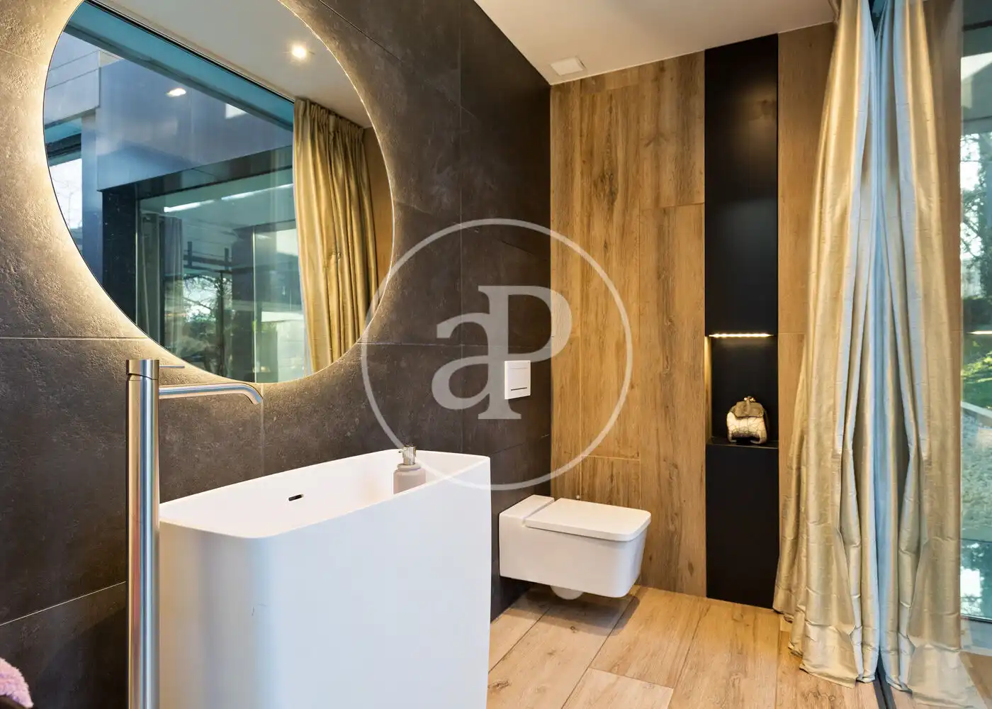 Bathroom of Houses for sale in Sant Cugat del Vallès  with Air Conditioner, Heating and Private garden