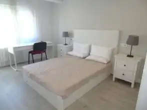 Habitación de Piso de alquiler en Gijón  con Calefacción, Parquet y Amueblado