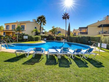 Adossat amb piscina en venda a San Pedro de Alcántara