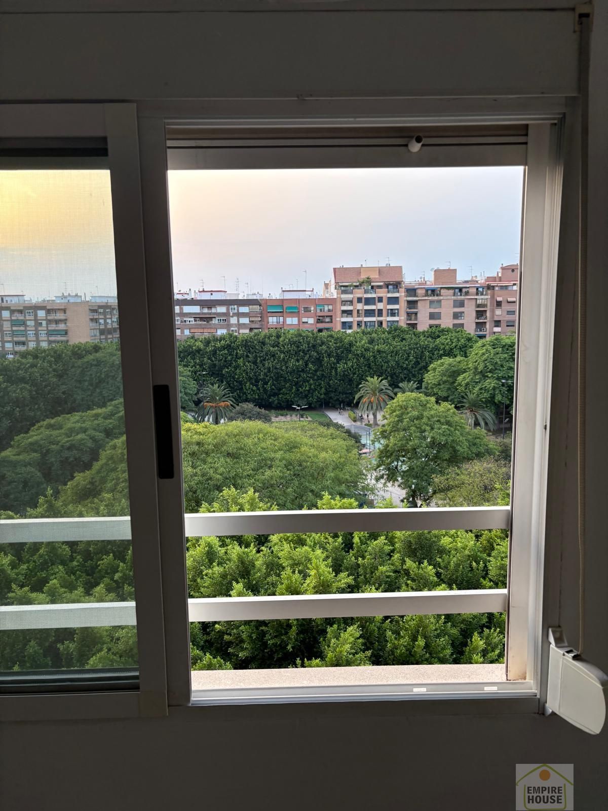 Vista exterior de Pis en venda en  Valencia Capital amb Aire condicionat