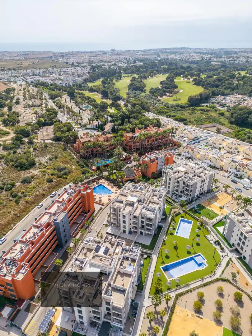 Vista exterior de Ático en venta en Orihuela con Aire acondicionado, Calefacción y Terraza