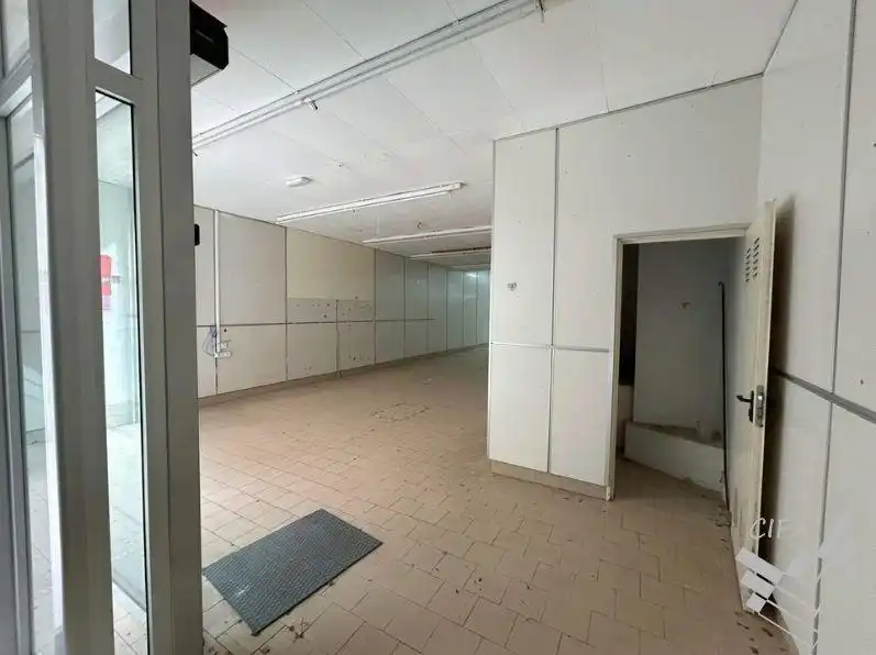 Local comercial en alquiler en Calle de Hernán Cortés, imagen 4