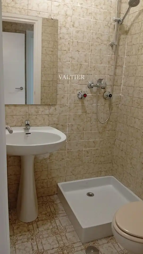 Bathroom of Flat for rent in Madrid  with Air Conditioner, Terrace and Swimming Pool