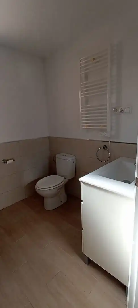 Badezimmer von Wohnungen zum Verkauf in Sitges mit Parkett, Terrasse und Abstellraum