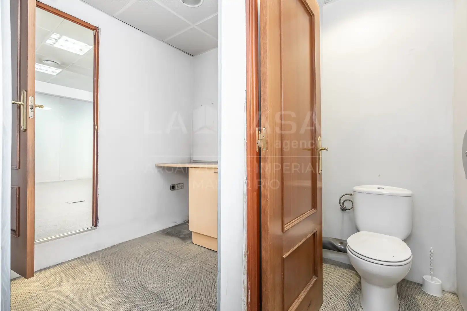 Badezimmer von Büro zum Verkauf in Madrid mit Heizung und Terrasse
