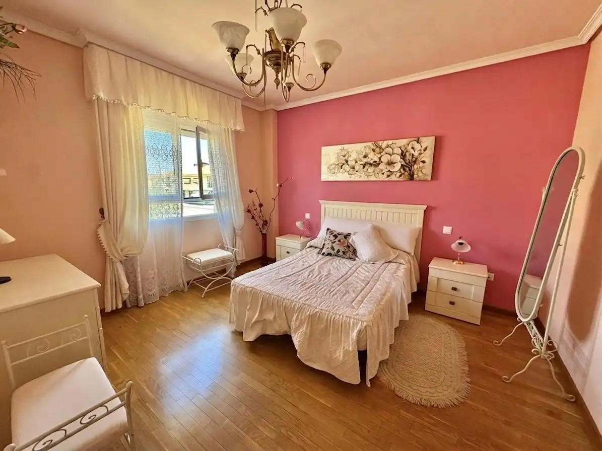 Dormitori de Casa adosada en venda en Talavera de la Reina amb Aire condicionat, Calefacció i Jardí privat