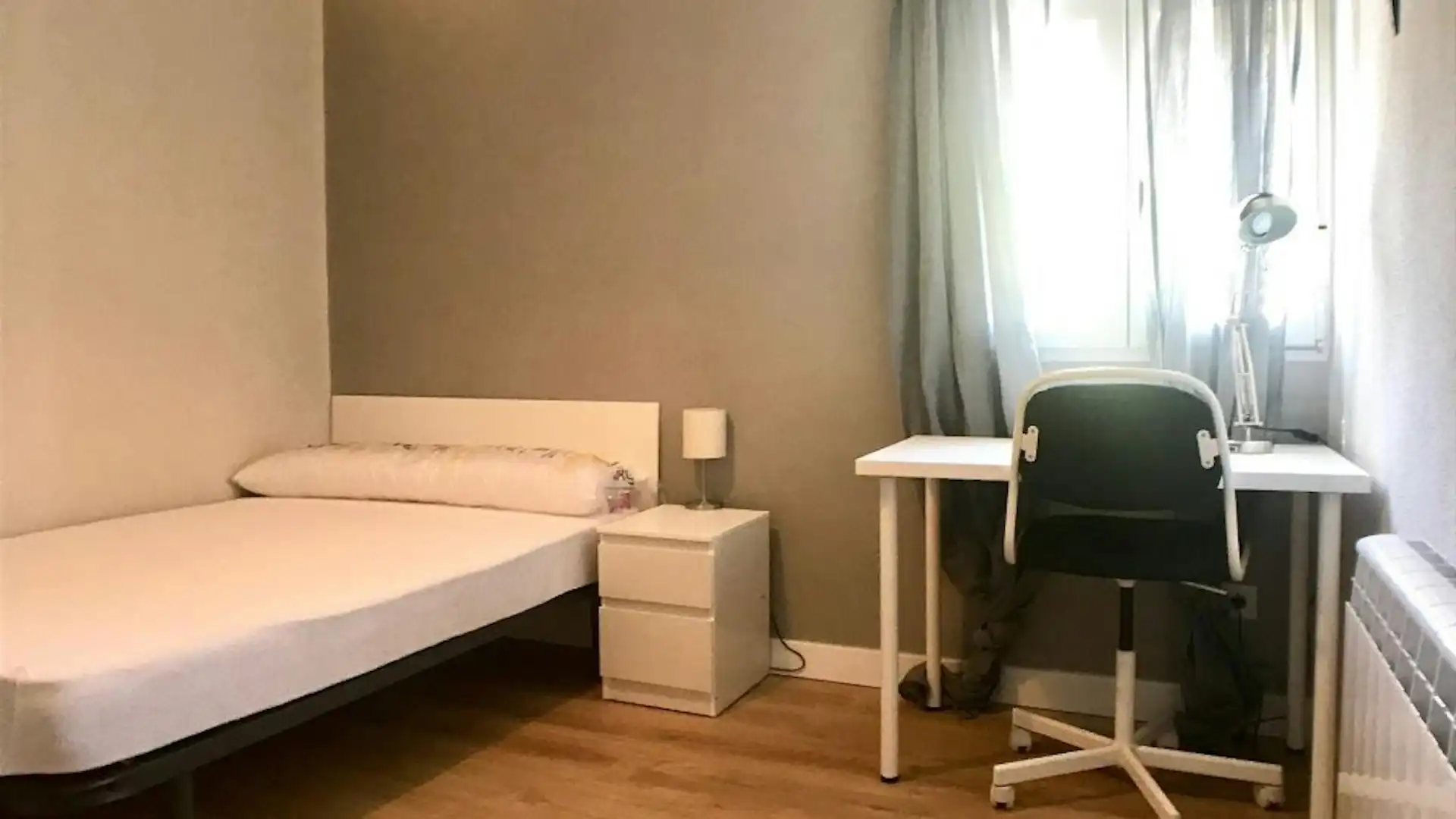 Bedroom of Flat for rent in Madrid  with Heating, Furnished and Washing machine