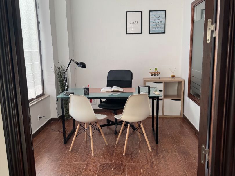 Office to rent in Vélez-Málaga  with Air Conditioner, Heating and Furnished