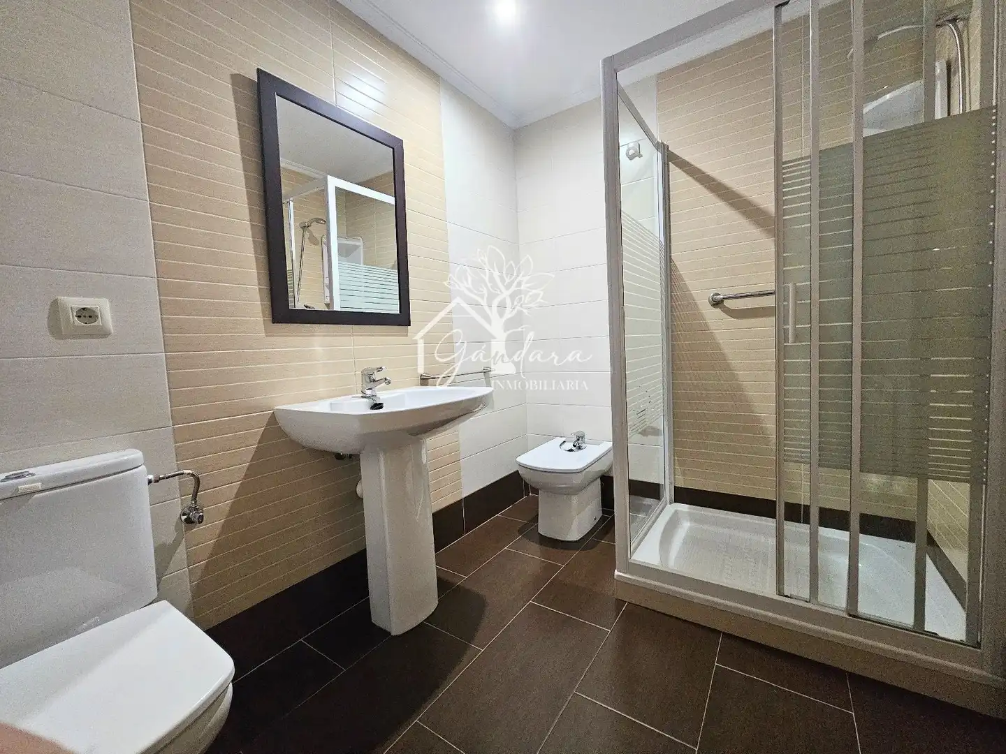 Bathroom of Flat for rent in Narón  with Heating, Parquet flooring and Terrace